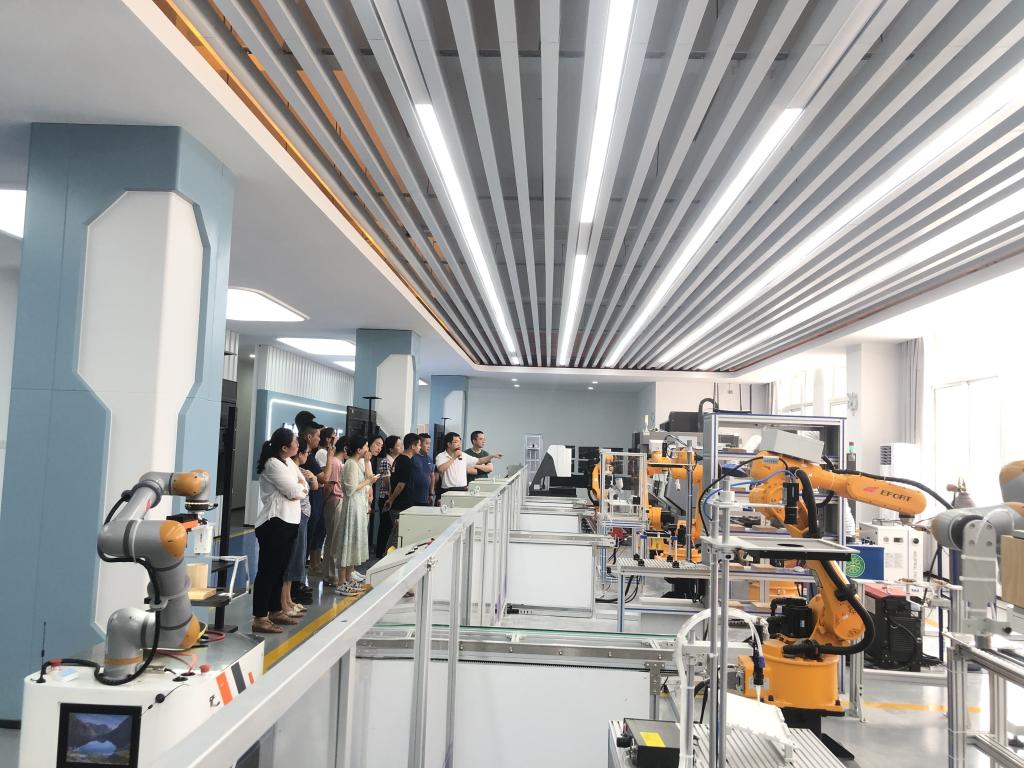 智能融合，賦能未來 學校圓滿完成智能制造創新工廠系統集成與應用師資培訓